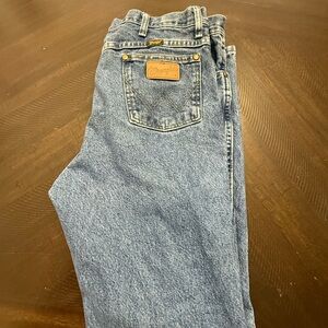 Wrangler Relaxed Fit Light Wash Blue Jeans